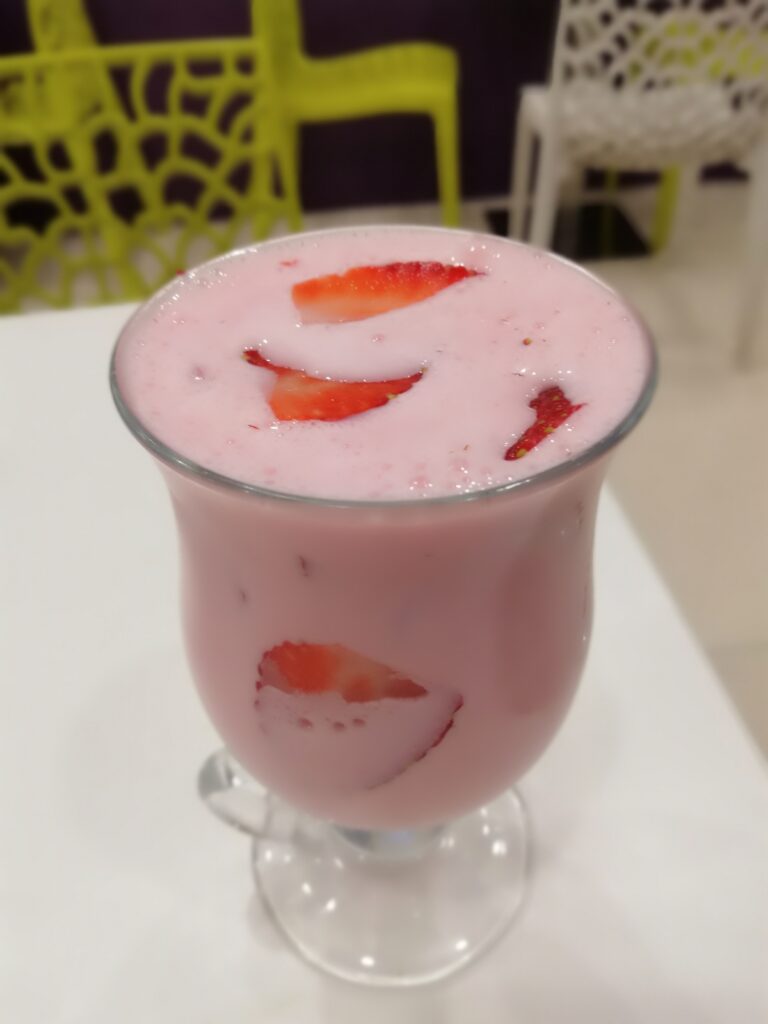 Strawberry Shake - Cafe Chokolade